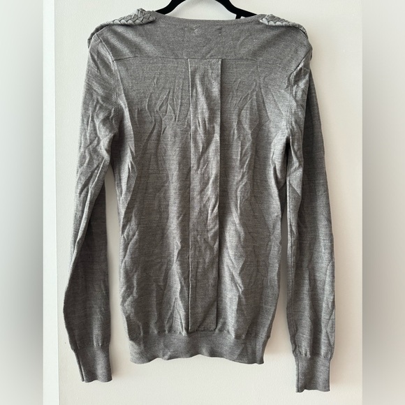 BURBERRY Gray V Neck Sweater Size Large Braided Shoulder Detailing - Picture 7 of 8